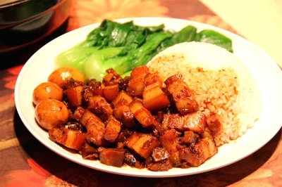 哈鹵鹵汁飯加盟快餐店服務特征與自助餐廳服務的對比分析